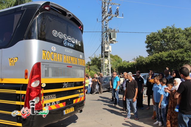 فيديو : كفر قاسم تودع الفوج الأخير  من حجاج  الطائرة   وسط دموع الفرح  ورئيس البلدية :  لا تنسونا من الدعاء 